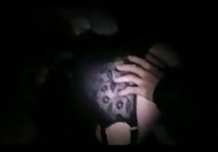 A vídeo pornô mulher pelada transando Lana Rhoades é fodida no chão com as tatuagens.